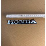 Honda plaatje met twee gaten voor schroeven - nieuw zonder verpakking