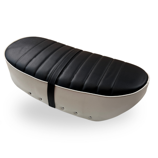 Dax zadel zwart met wit geschikt voor 2,5 en 3,5 liter modellen