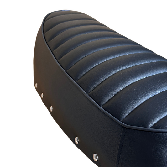 Zwart Dax zadel CT70 model geschikt voor 12 volt Dax