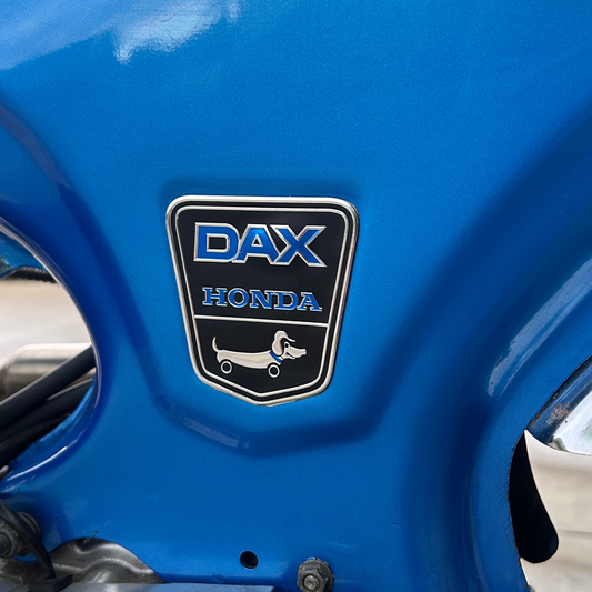 Funny-dog Dax honda kader stickers  zwart- zilver - blauw 2 stuks