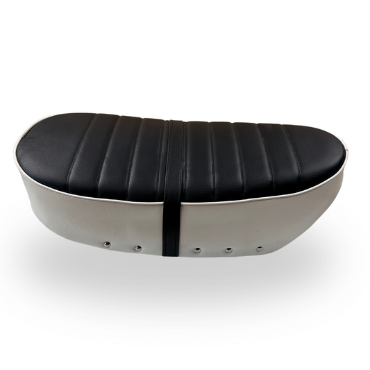 Dax zadel zwart met wit geschikt voor 2,5 en 3,5 liter modellen